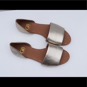 Gianni Bini flats 'pool party'